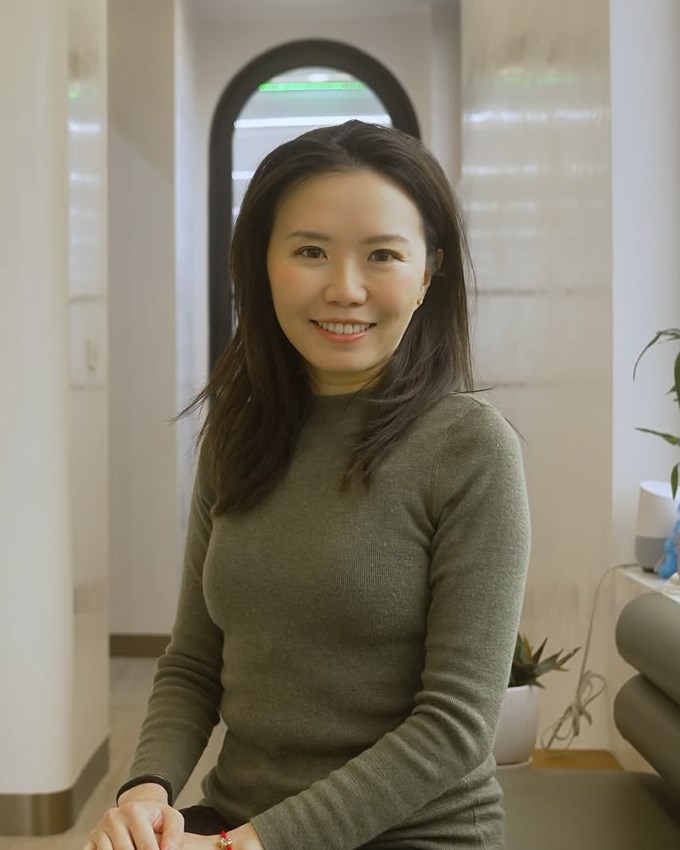 Doncaster Hill Dental Dr Lavonne Kong seated beside reception at Doncaster Hill Dental